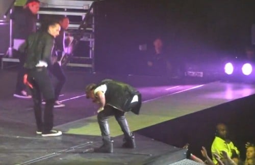 Justin Bieber Throws Up On Stage