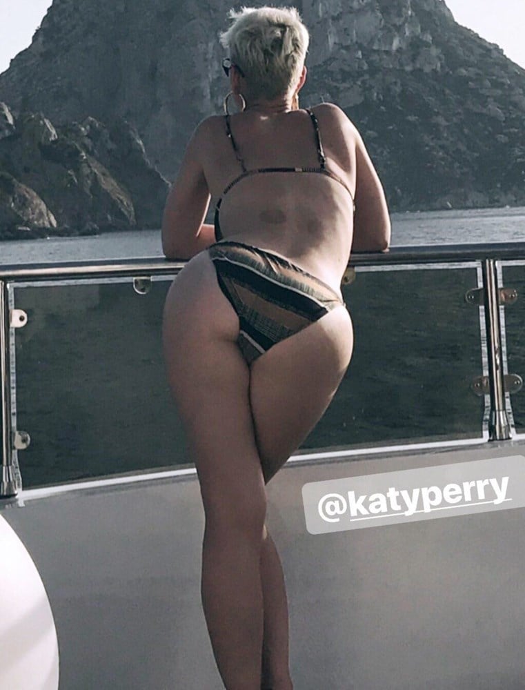 Katy Perry S Tranny Ass In A Bikini