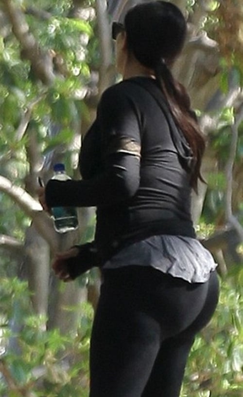 Kim Kardashian pregnant ass