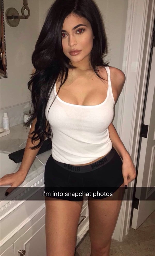 Kylie Jenner Flaunts Her Boobs On Snapchat