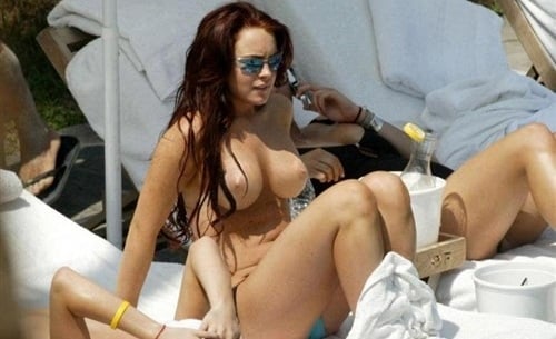 Lindsay Lohan Tanning Topless Pic