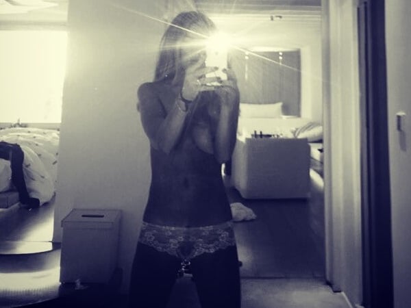 Lindsay Lohan Posts A Topless Photo On Instagram