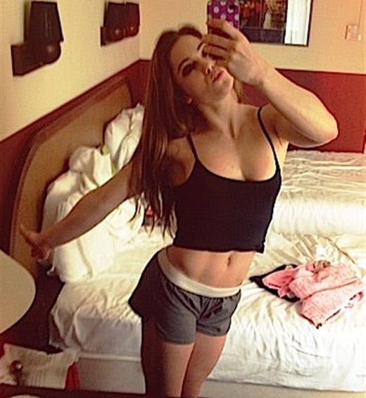 McKayla Maroney Cell Phone Hotel Room Pic