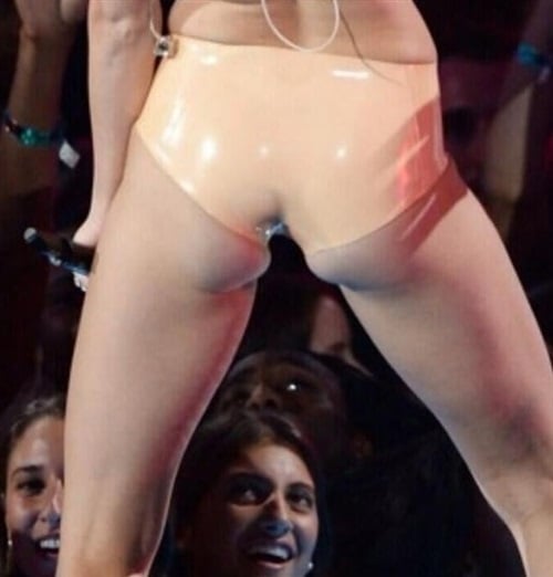 Miley Cyrus Proudly Shows Her Gap 