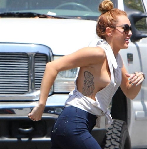 Miley Cyrus sideboob