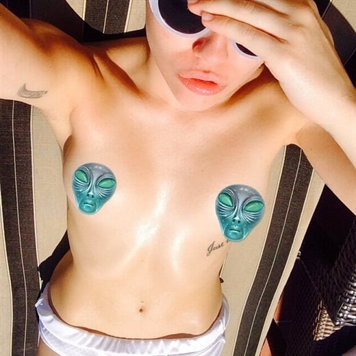 Miley Cyrus Posts Topless And Bare Butt Pics