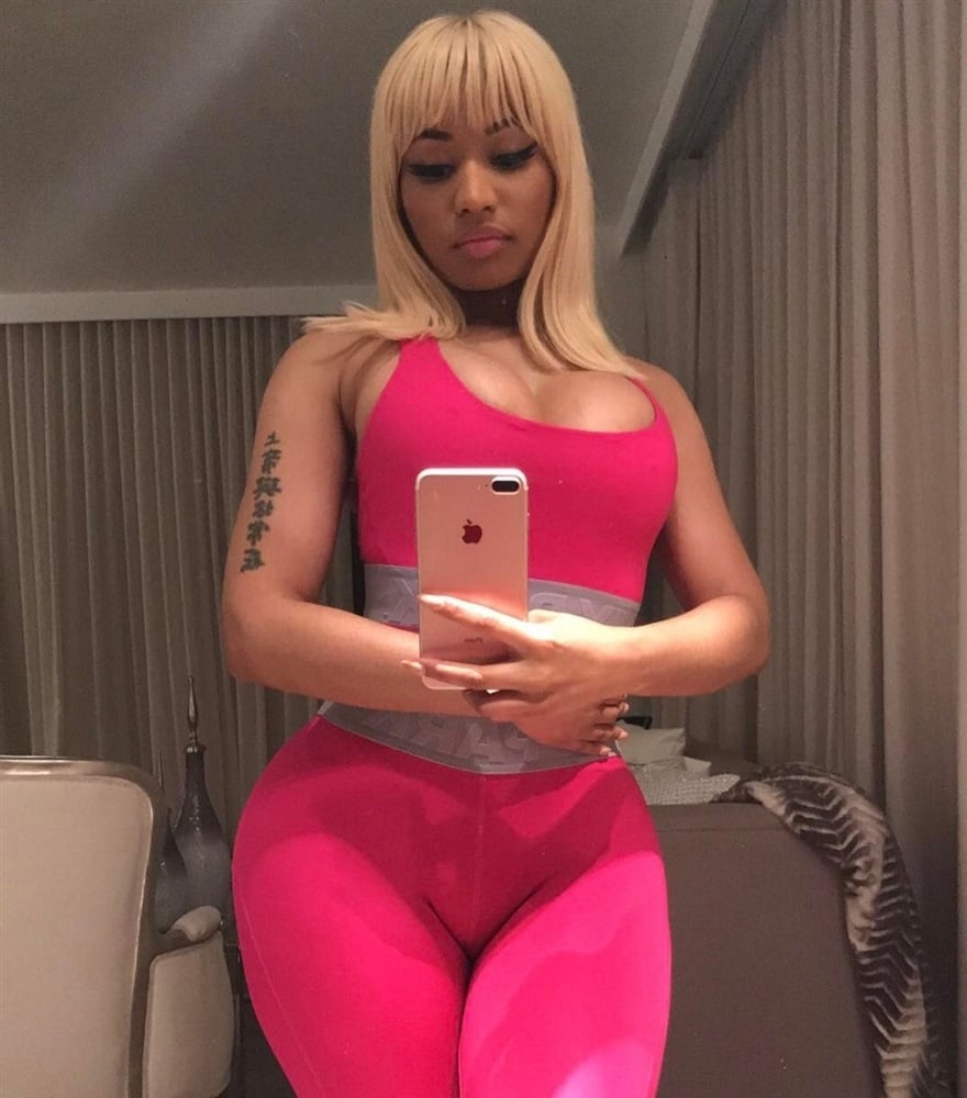 Nicki Minaj selfie