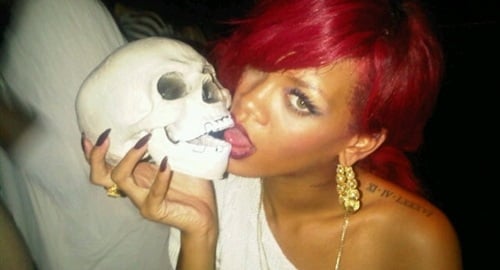 Rihanna Made Out With Michael Jackson