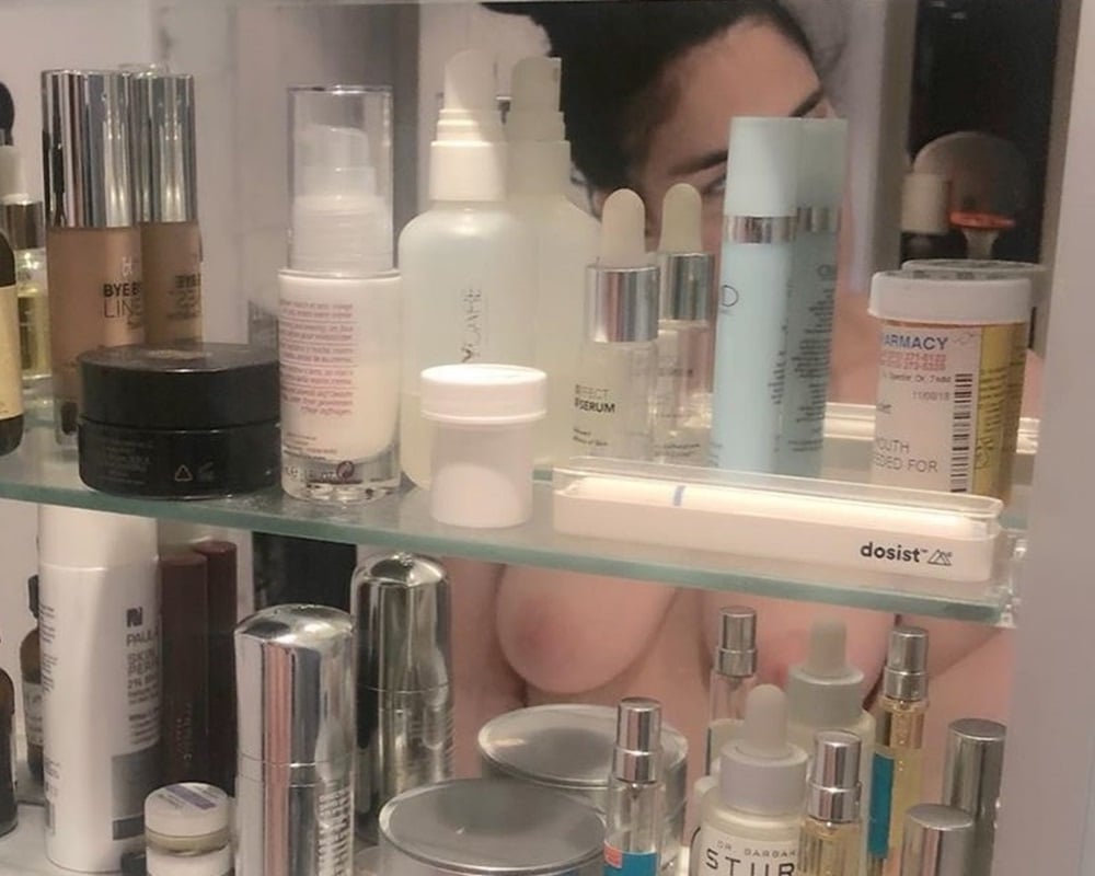 Sarah Silverman Topless Desnuda Instagram Selfie.