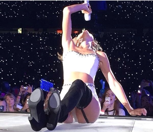 Taylor Swift butt cheeks