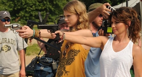 Taylor Swift &amp; Shania Twain Shoot The Homeless