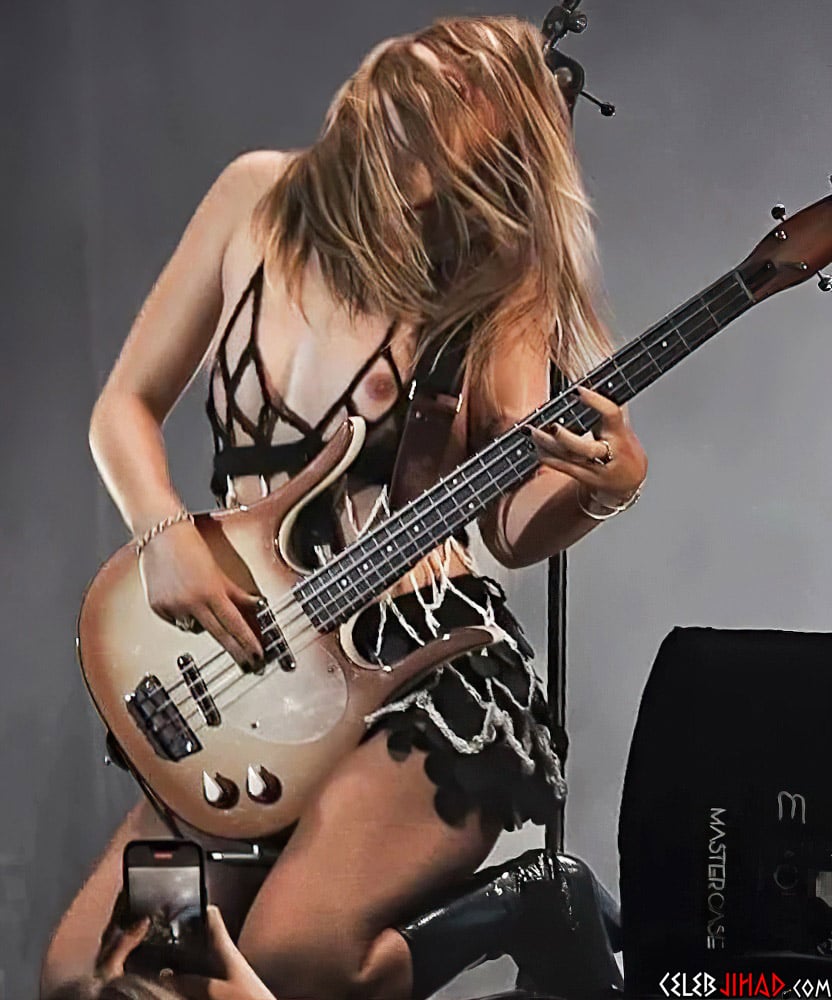 Victoria De Angelis Rocking With Her Nude Tits Out At Lollapalooza