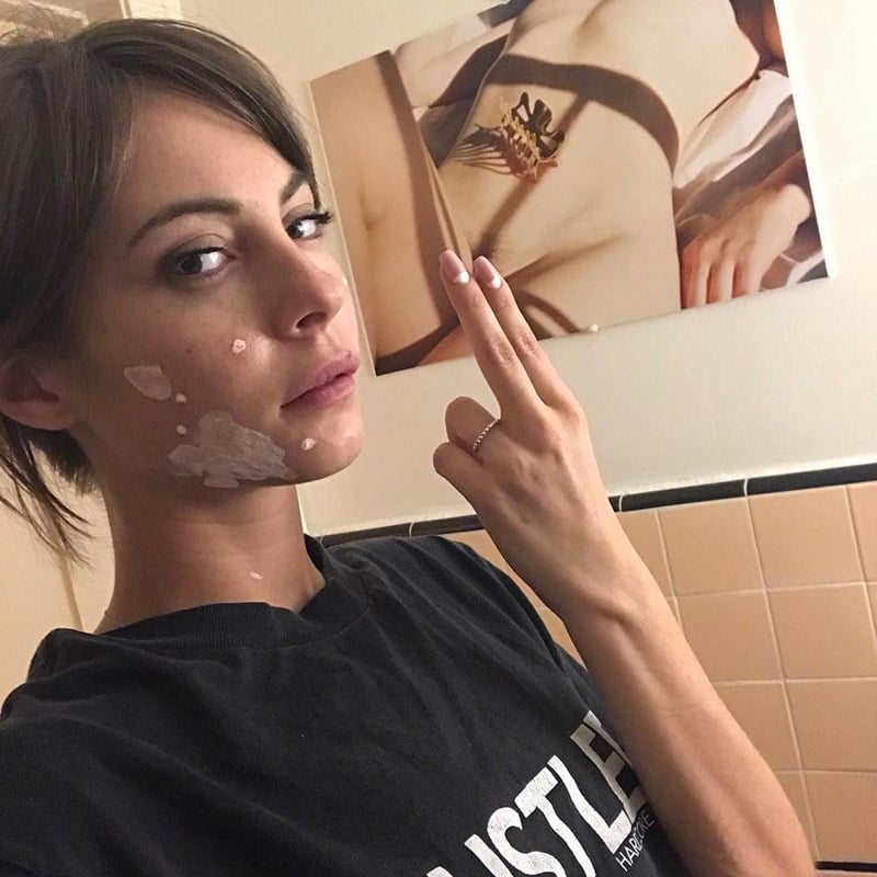 Willa Holland  nackt