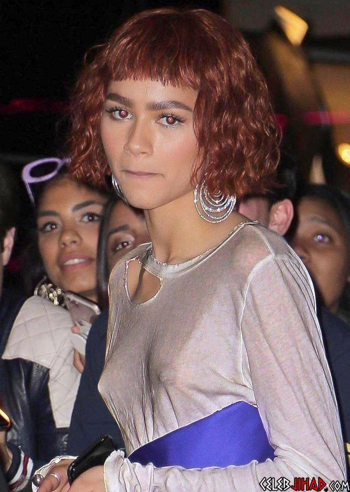 Zendaya nipples pokies