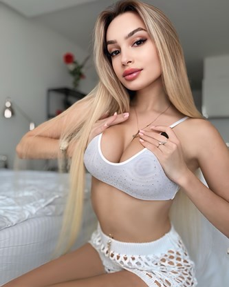 Ella Blonde