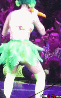 Katy Perry Bends Over And Prays To Allah