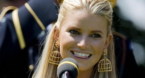 Jessica Simpson Goes Braless