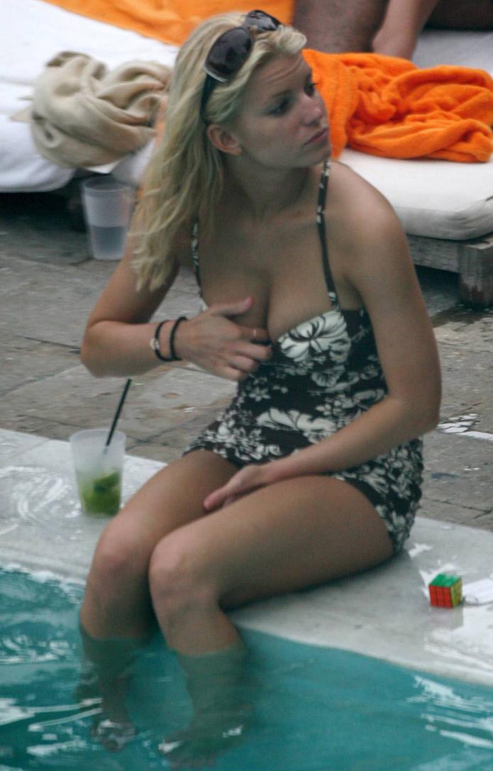 Jessica Simpson in a Bikini in her Prime