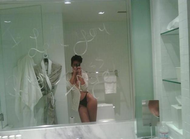Leaked Naked Pictures of Rihanna Real