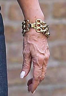 Kirstie Alley hands