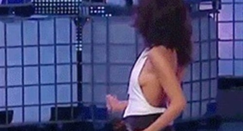 Selena Gomez sideboob