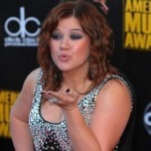Kelly Clarkson nude photos
