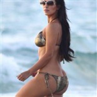 Kim Kardashian Flashes Her Useless Ass