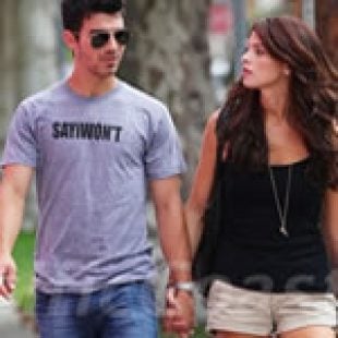 Joe Jonas and Ashley Greene: Sex in Public