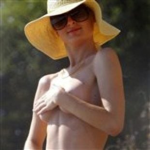 Paris Hilton Topless And Anorexic