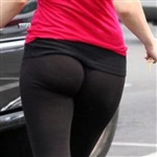 Kelly Brook’s Ass In Tights Proves Allah Exists