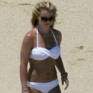 Britney Spears Still Looks Weird in a Bikini
