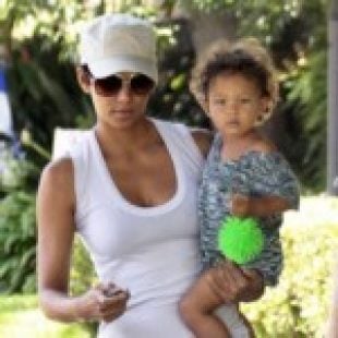 Halle Berry Nude Photos & Naked Sex Videos