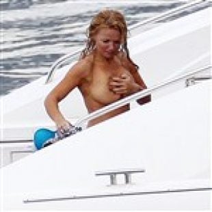 ‘Spice Girl’ Geri Halliwell Topless Pics