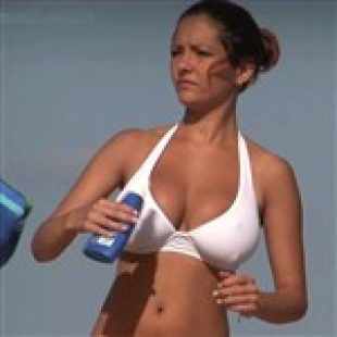 Busty Infidel Drops Sunscreen Vid