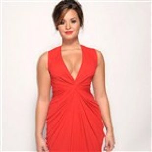 Demi Lovato Looks Like A Linebacker With Tits