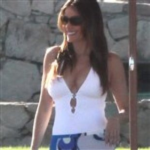 Sofia Vergara Swimsuit Cleavage