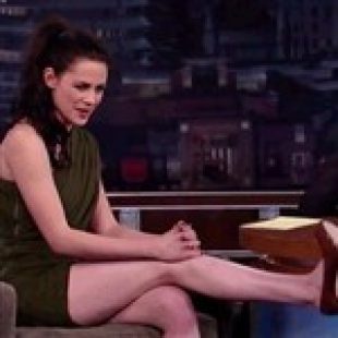 Kristen Stewart Shows Off Her Milky White Legs Vid
