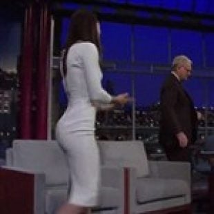 Jessica Biel Tries To Seduce Letterman With T&A