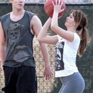 Jennifer Lawrence Sucks At Basketball