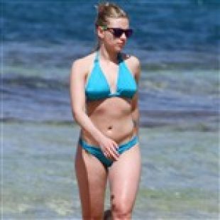 Scarlett Johansson Offends In Skimpy Bikini Pics