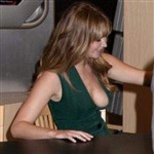 Jennifer Lawrence Sideboob For ‘The Hunger Games’
