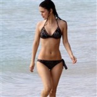 Rachel Bilson Old Lady In A Bikini Pics