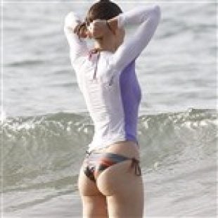 Jessica Biel Shows Off Her Butt In The Ocean