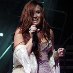 Demi Lovato Sloppy Nip Slip Pic