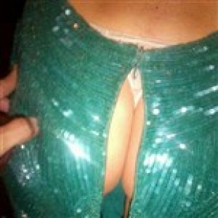 Sofia Vergara’s Ass Splits Her Dress