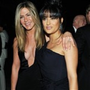 Jennifer Aniston’s Breasts Are Ready To Drop