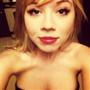 Jennette McCurdy Cleavage Pic