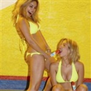 Vanessa Hudgens & Ashley Benson Simulate Oral Sex