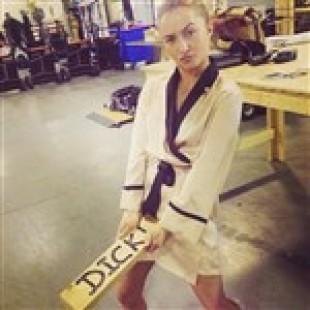 Hayden Panettiere Shows Off Her Dick