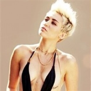 Miley Cyrus & Hayden Panettiere Wear Swimsuits With Class